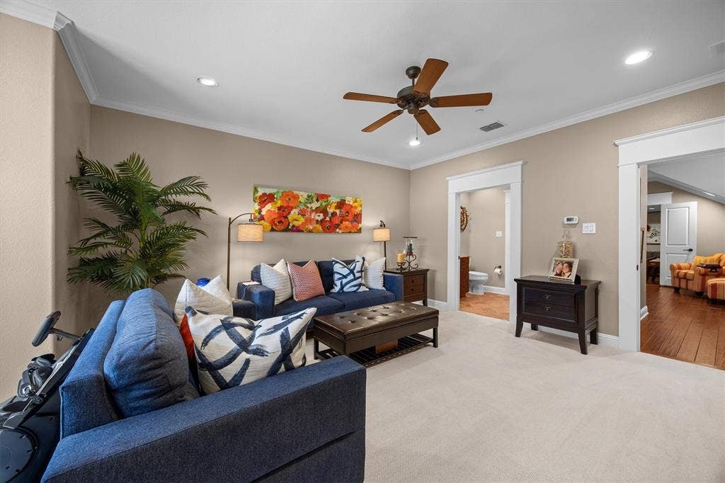 Truly endless ways in which to use this space! Tons of flexibility.