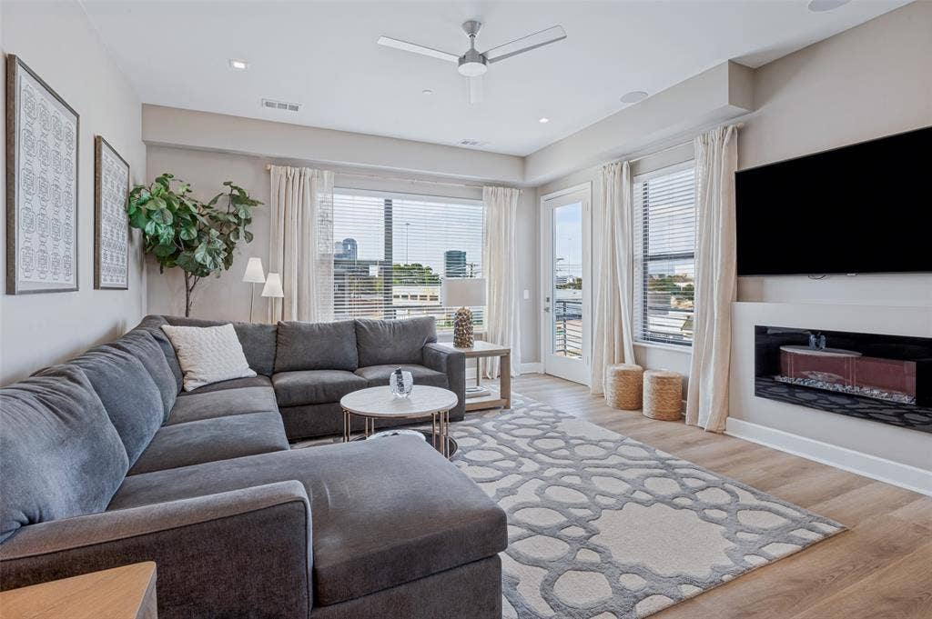 1901 S Harwood Street, #305, Dallas, TX 75215 1901 S Harwood Street, #305, Dallas, TX 75215