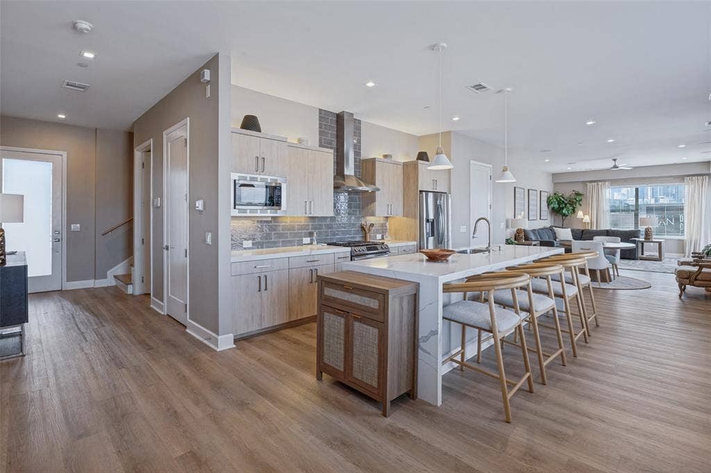 1901 S Harwood Street, #305, Dallas, TX 75215 1901 S Harwood Street, #305, Dallas, TX 75215
