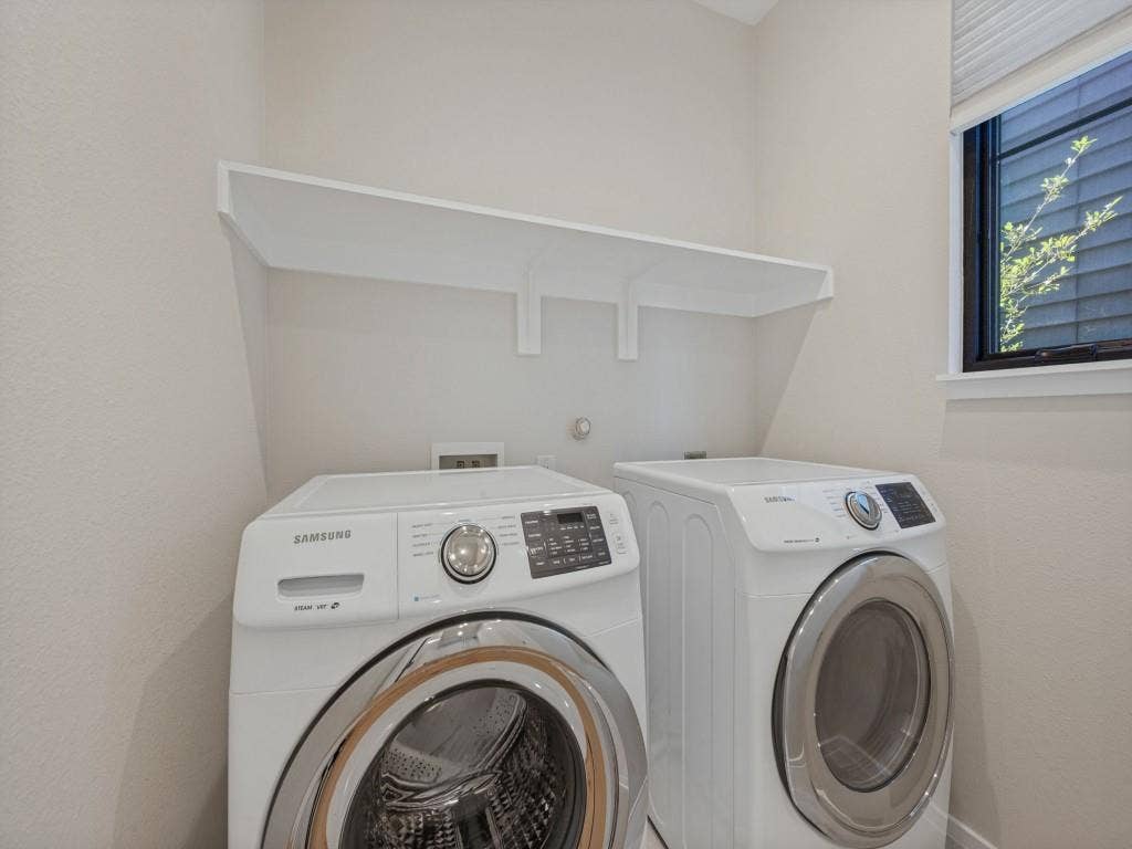 6028 Hudson Street, #2, Dallas, TX 75206 Full size washer and dryer stay for use of tenant