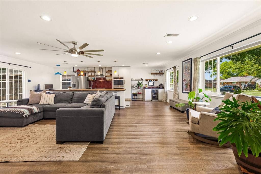 9639 Leaside Drive, Dallas, TX 75238 9639 Leaside Drive, Dallas, TX 75238