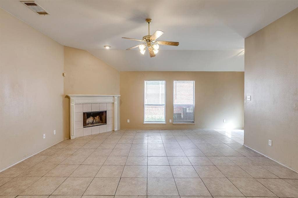 1031 Gaynor Avenue, Duncanville, TX 75137