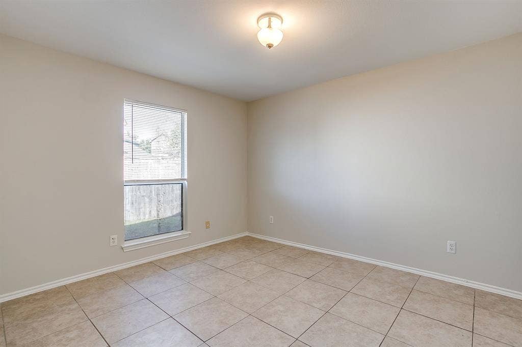 1031 Gaynor Avenue, Duncanville, TX 75137