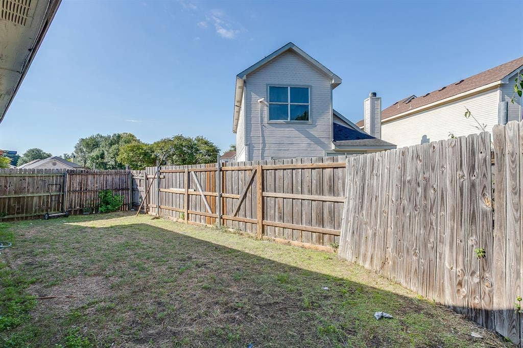 1031 Gaynor Avenue, Duncanville, TX 75137