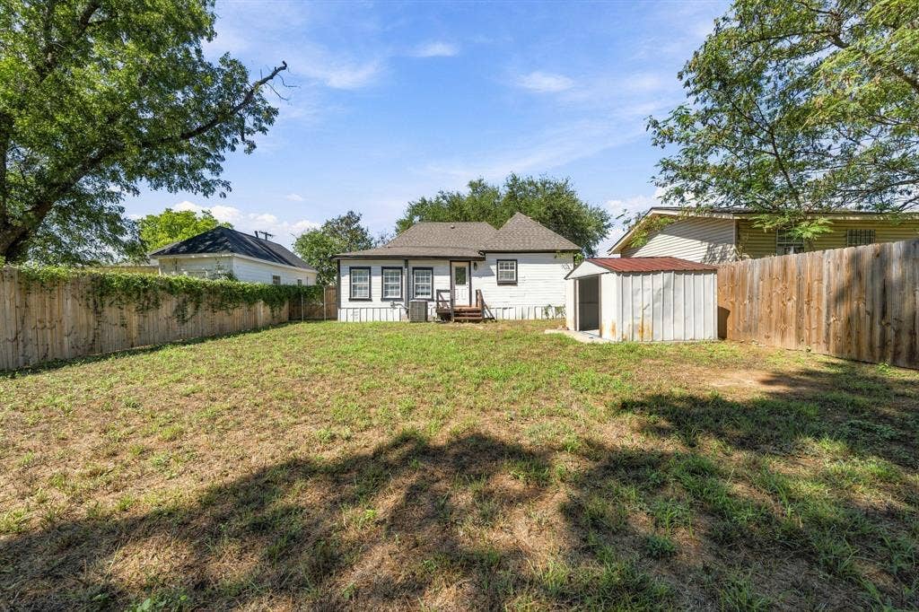 1207 Paul Quinn Street, Waco, TX 76704 1207 Paul Quinn Street, Waco, TX 76704