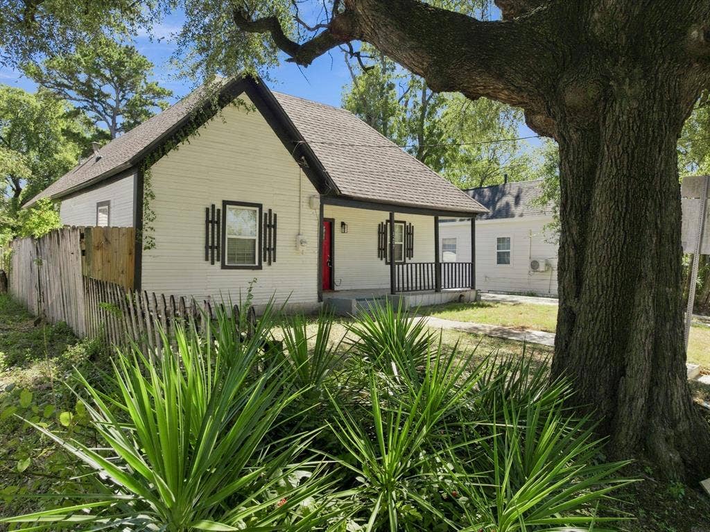 1207 Paul Quinn Street, Waco, TX 76704 1207 Paul Quinn Street, Waco, TX 76704