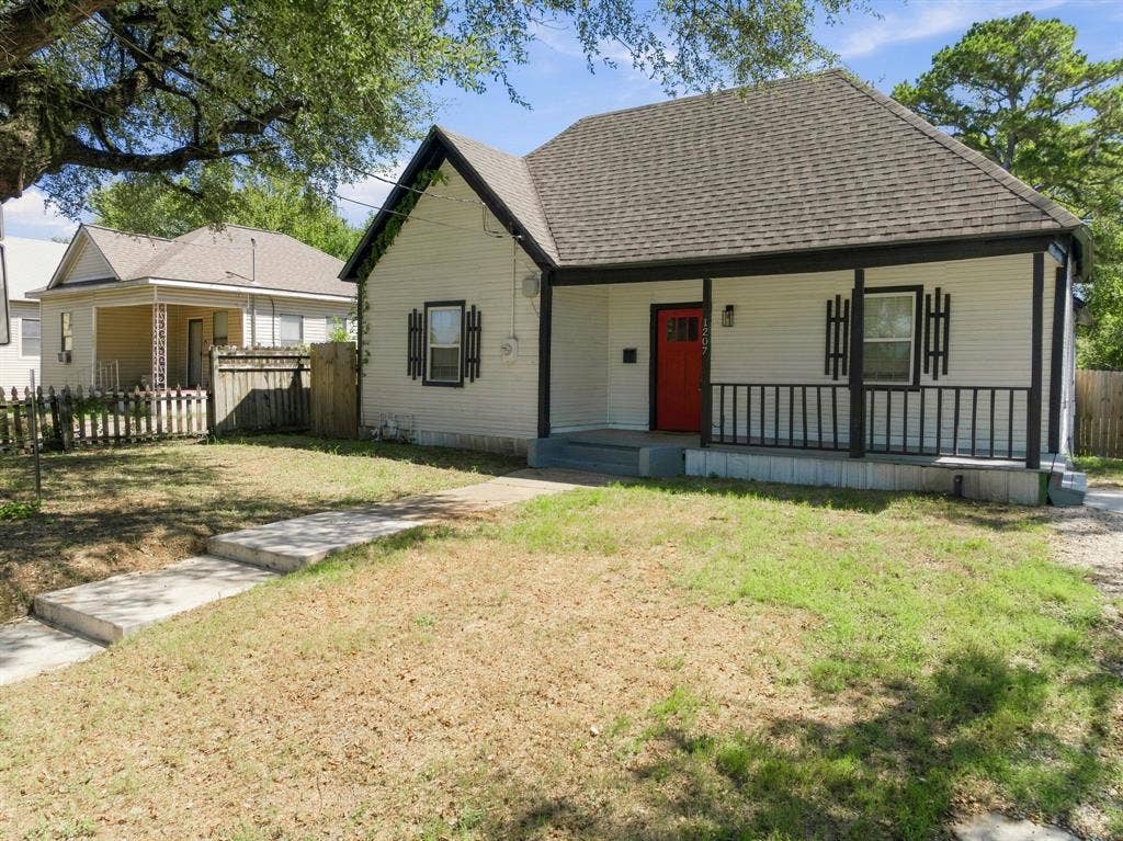 1207 Paul Quinn Street, Waco, TX 76704 1207 Paul Quinn Street, Waco, TX 76704