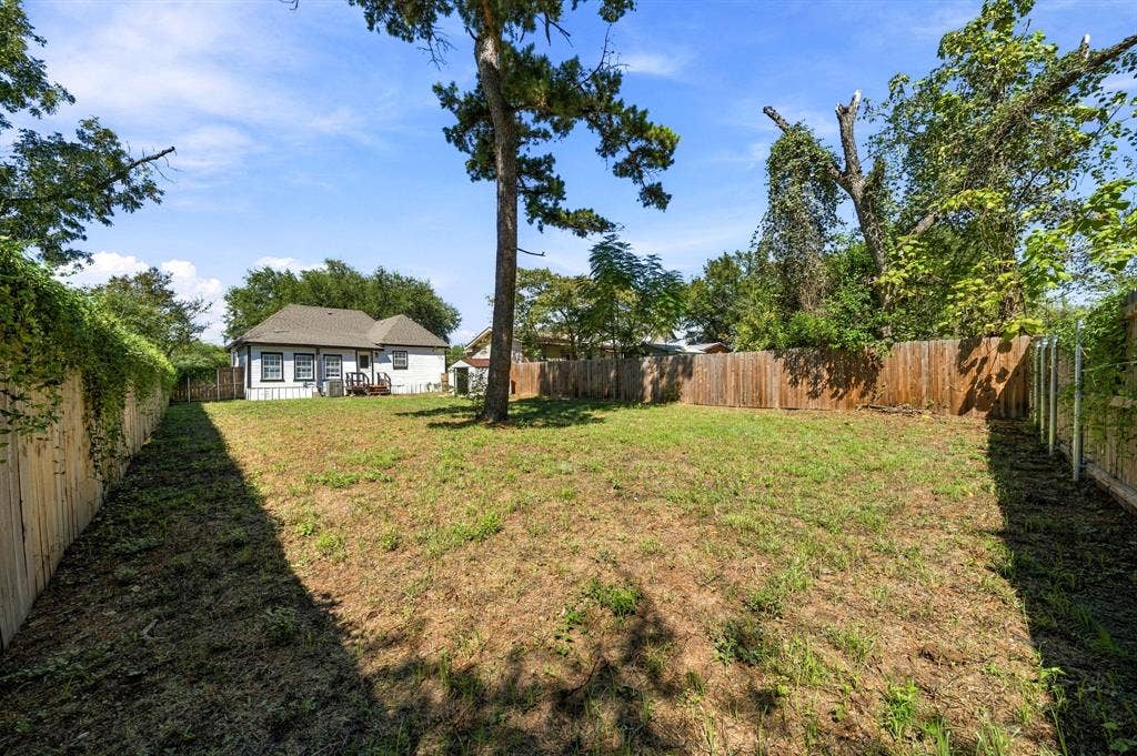 1207 Paul Quinn Street, Waco, TX 76704 1207 Paul Quinn Street, Waco, TX 76704