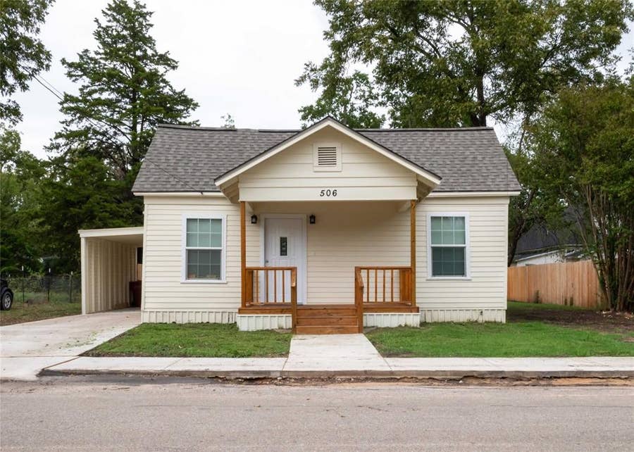 Property photo for 506 W 7th Street, Bonham, TX