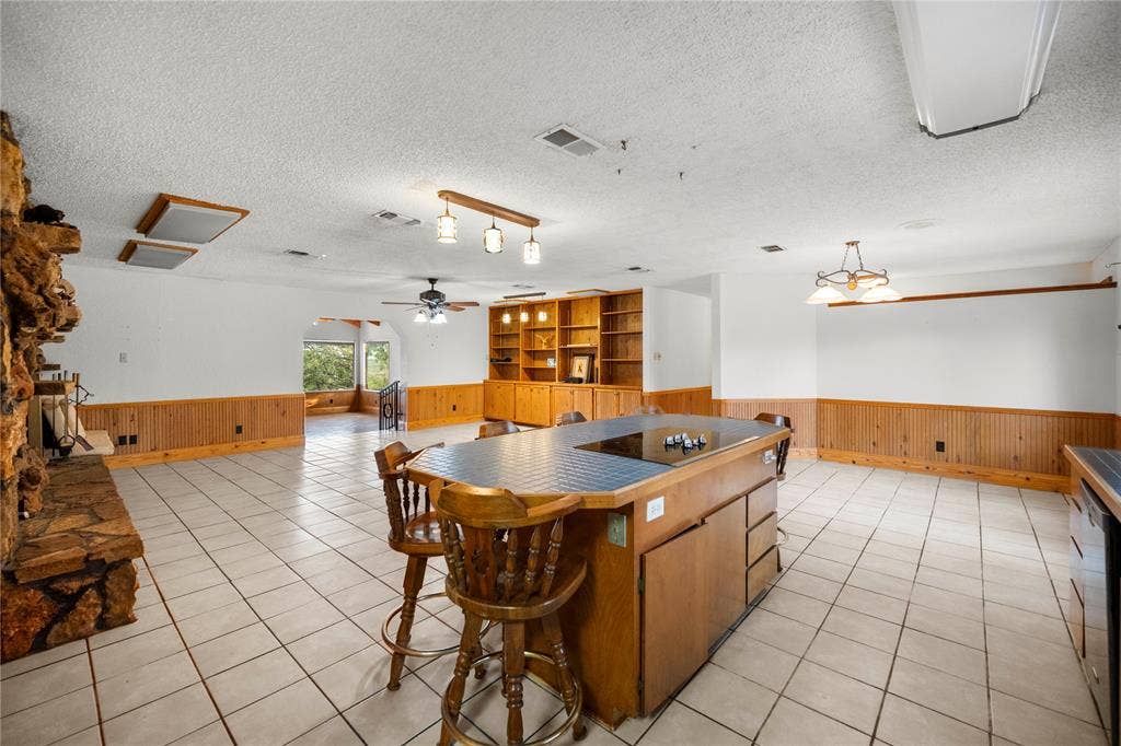 Breakfast bar