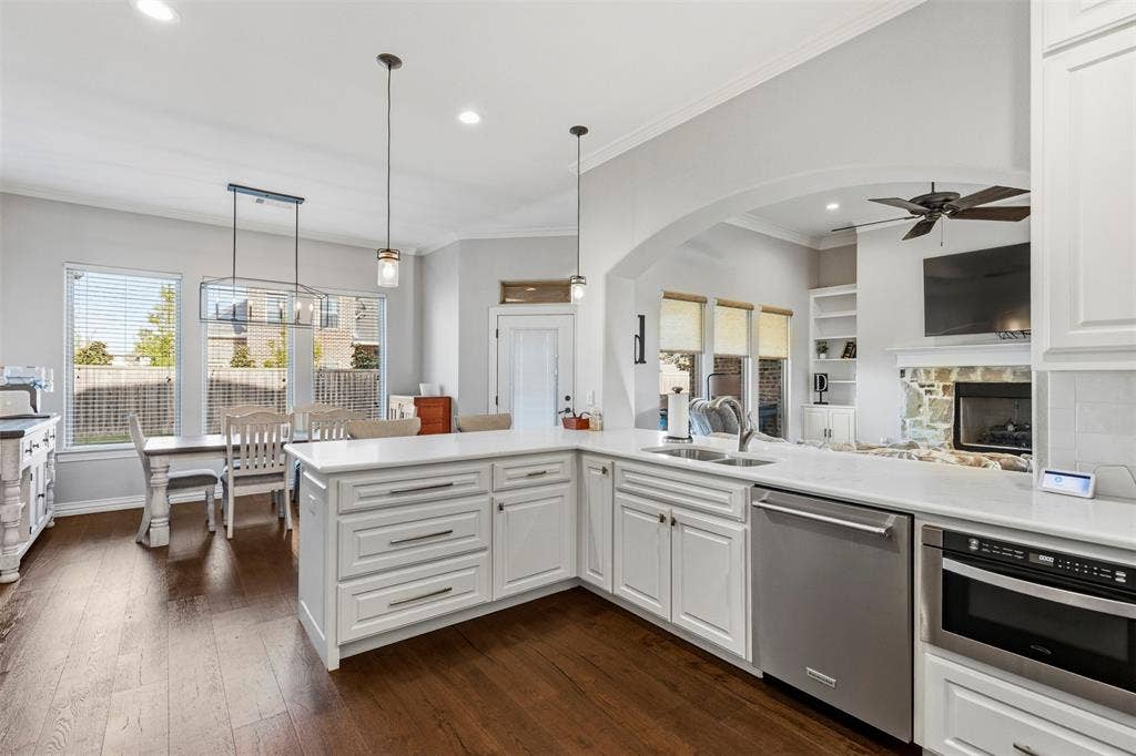 1037 Addison Avenue, Pottsboro, TX 75076