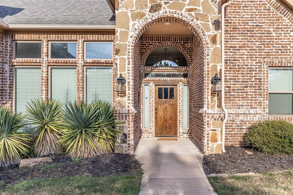 1037 Addison Avenue, Pottsboro, TX 75076
