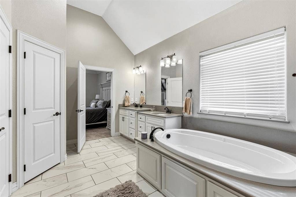 1037 Addison Avenue, Pottsboro, TX 75076