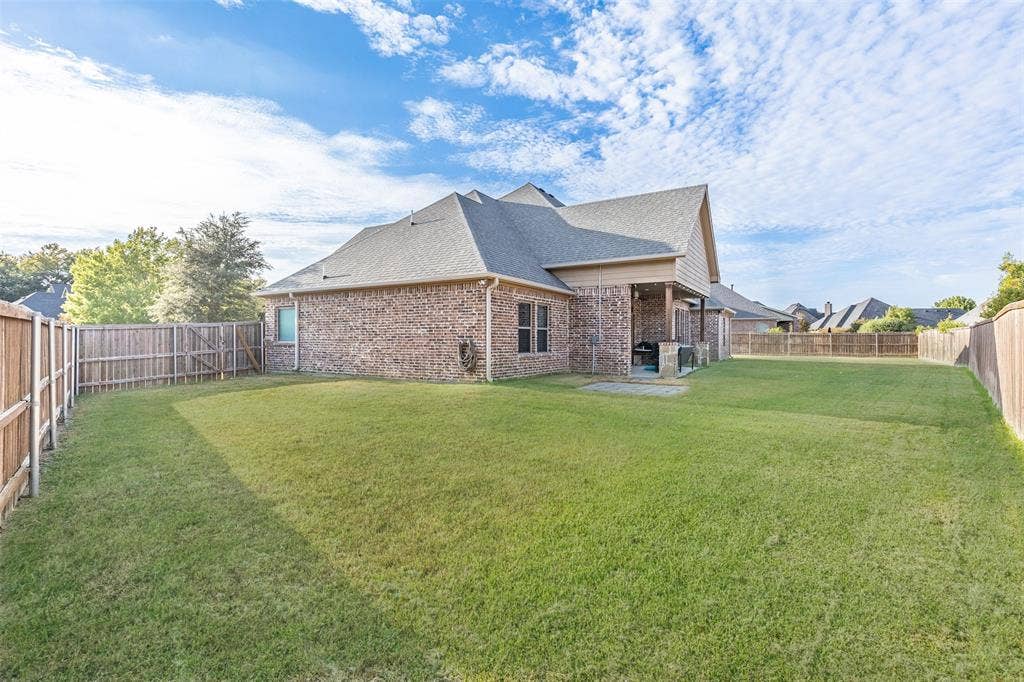 1037 Addison Avenue, Pottsboro, TX 75076