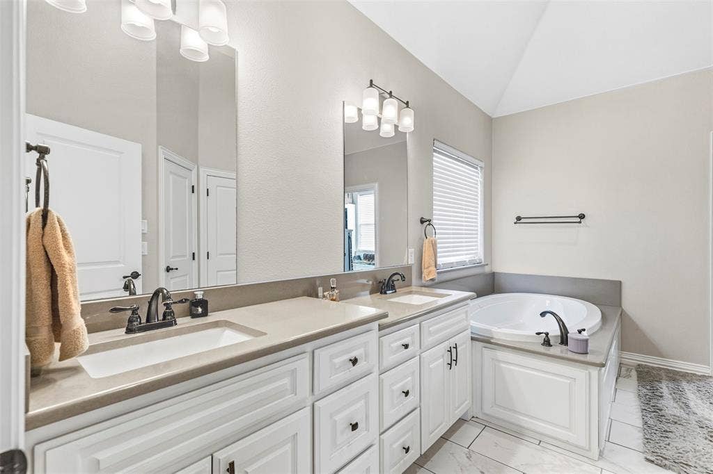 1037 Addison Avenue, Pottsboro, TX 75076