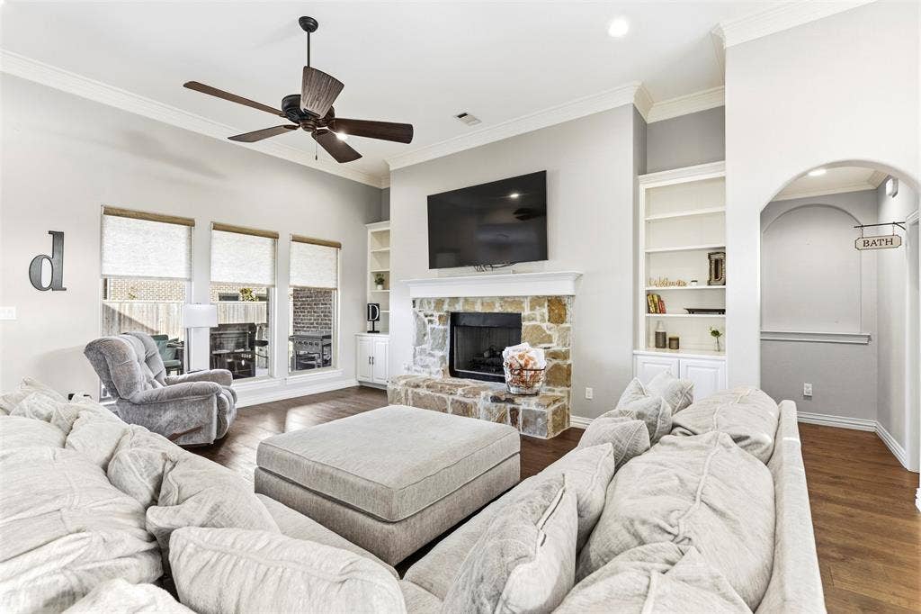 1037 Addison Avenue, Pottsboro, TX 75076