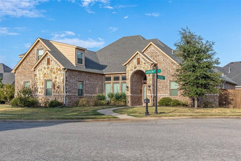 1037 Addison Avenue, Pottsboro, TX 75076