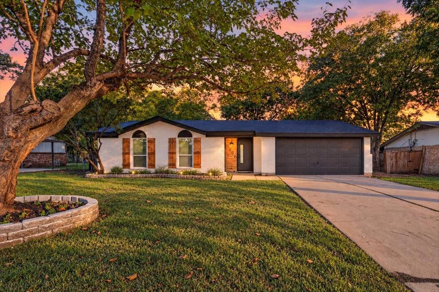 Property photo for 1003 E Dallas Street, Mansfield, TX