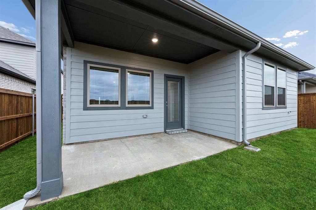 2708 Delevan Drive, Princeton, TX 75407 Covered Patio in the Cedar home plan – REPRESENTATIVE PHOTO