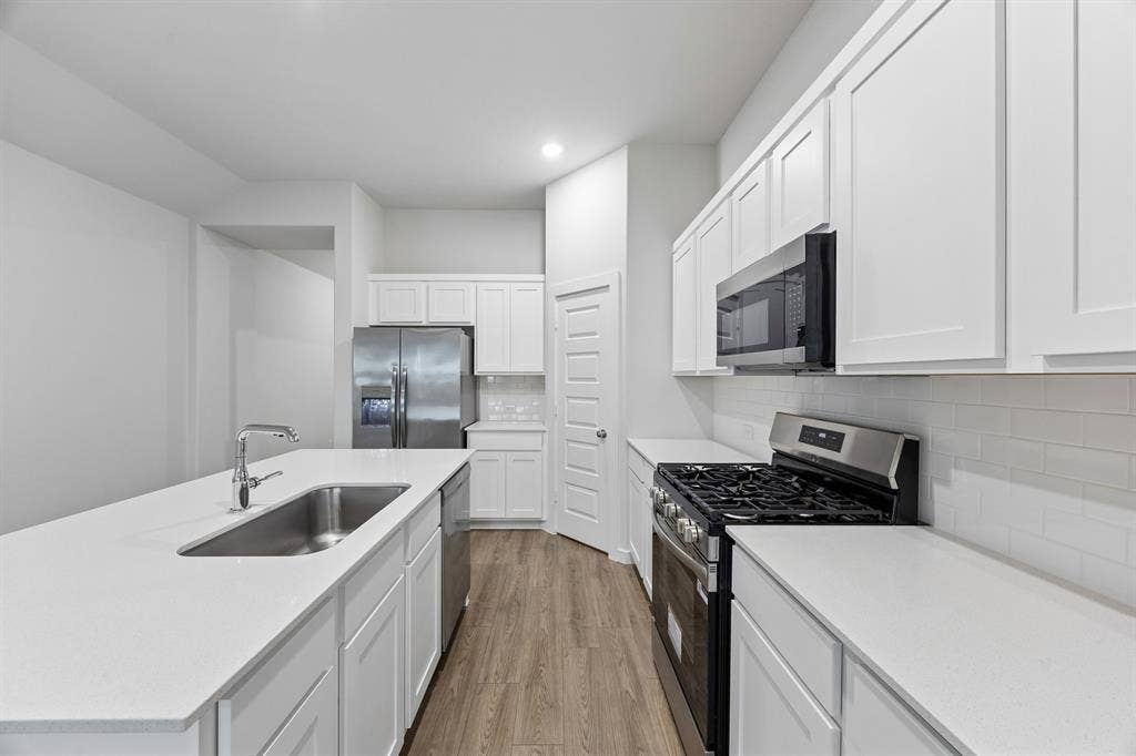 2708 Delevan Drive, Princeton, TX 75407 Kitchen in the Cedar home plan – REPRESENTATIVE PHOTO