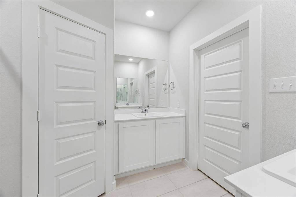 2708 Delevan Drive, Princeton, TX 75407 Primary Bathroom in the Cedar home plan – REPRESENTATIVE PHOTO