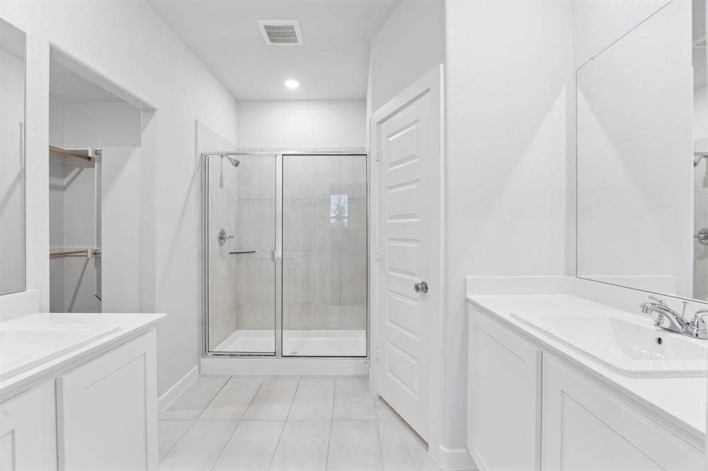 2708 Delevan Drive, Princeton, TX 75407 Primary Bathroom in the Cedar home plan – REPRESENTATIVE PHOTO
