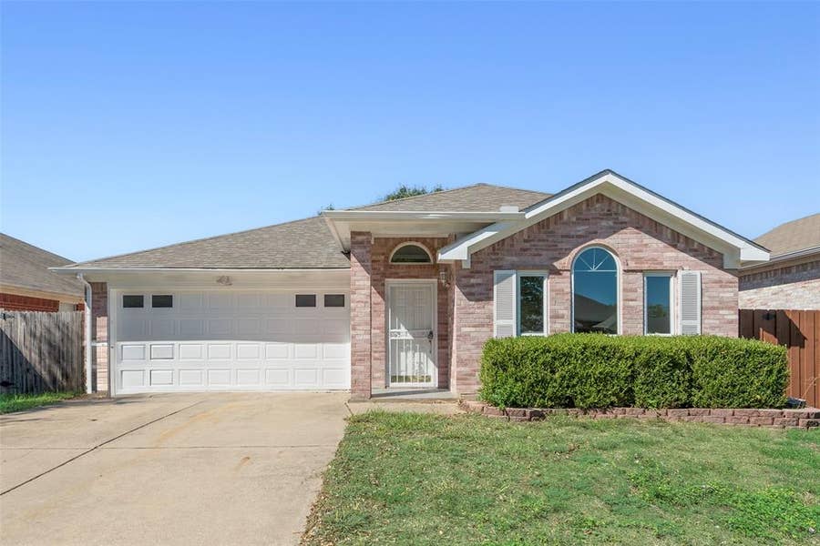 Property photo for 7016 Snowivy Court, Arlington, TX