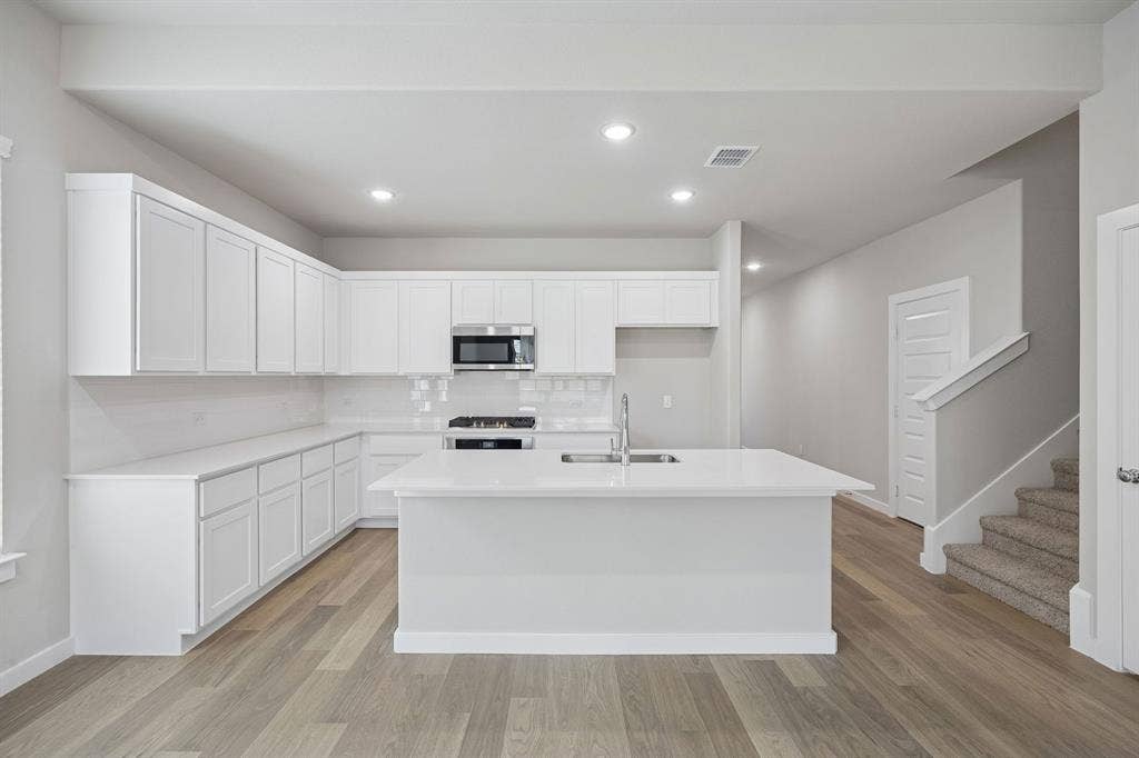 1341 Companero Street, Haslet, TX 76052 Kitchen in the Stanley II home plan – REPRESENTATIVE PHOTO