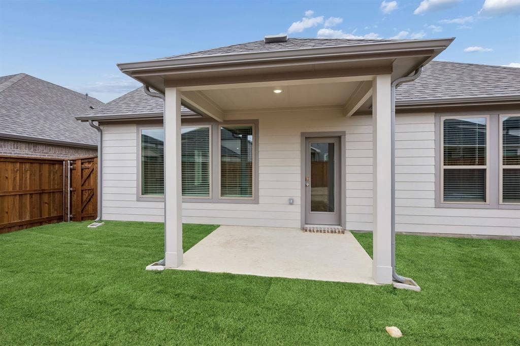 1341 Companero Street, Haslet, TX 76052 Covered Patio in the Stanley II home plan – REPRESENTATIVE PHOTO