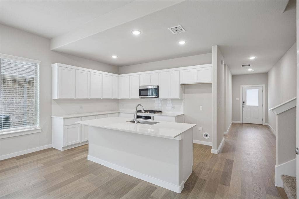 1341 Companero Street, Haslet, TX 76052 Kitchen in the Stanley II home plan – REPRESENTATIVE PHOTO