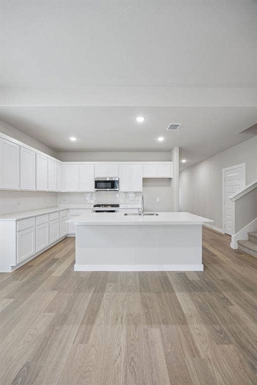 1341 Companero Street, Haslet, TX 76052 Kitchen in the Stanley II home plan – REPRESENTATIVE PHOTO