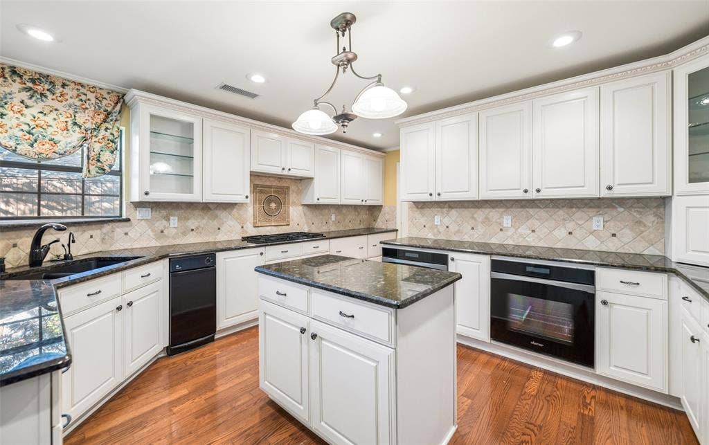 5806 London Lane, Dallas, TX 75252 5806 London Lane, Dallas, TX 75252