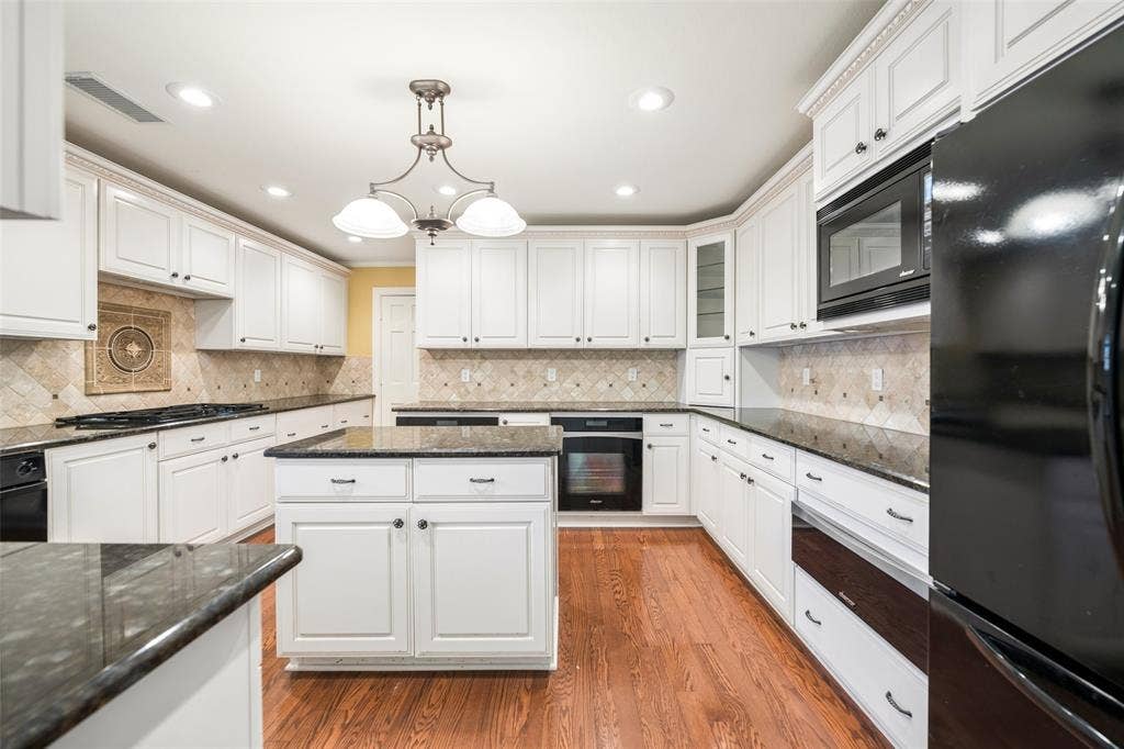 5806 London Lane, Dallas, TX 75252 5806 London Lane, Dallas, TX 75252