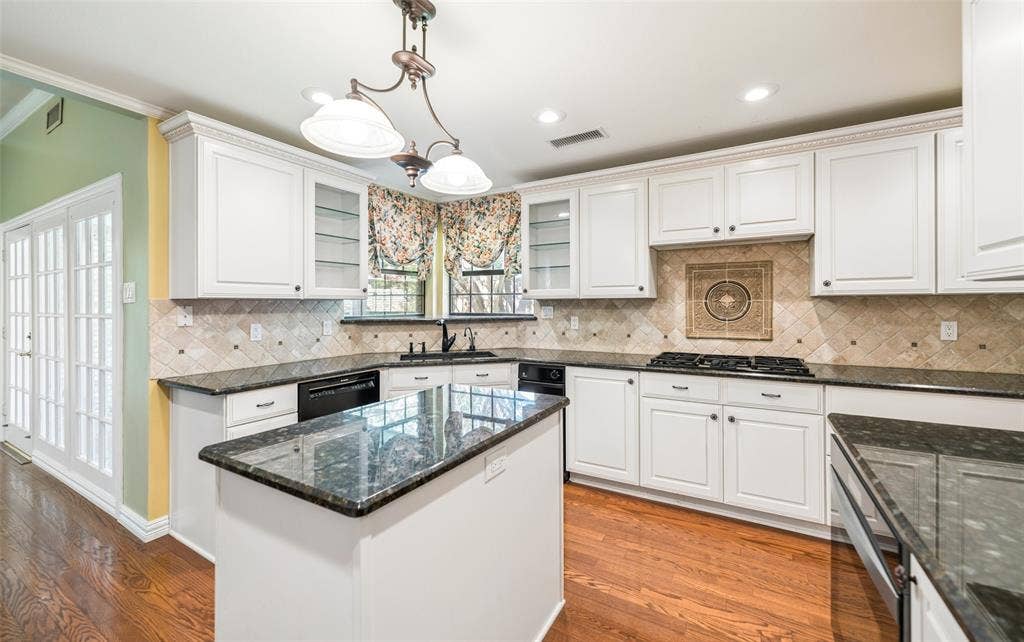 5806 London Lane, Dallas, TX 75252 5806 London Lane, Dallas, TX 75252