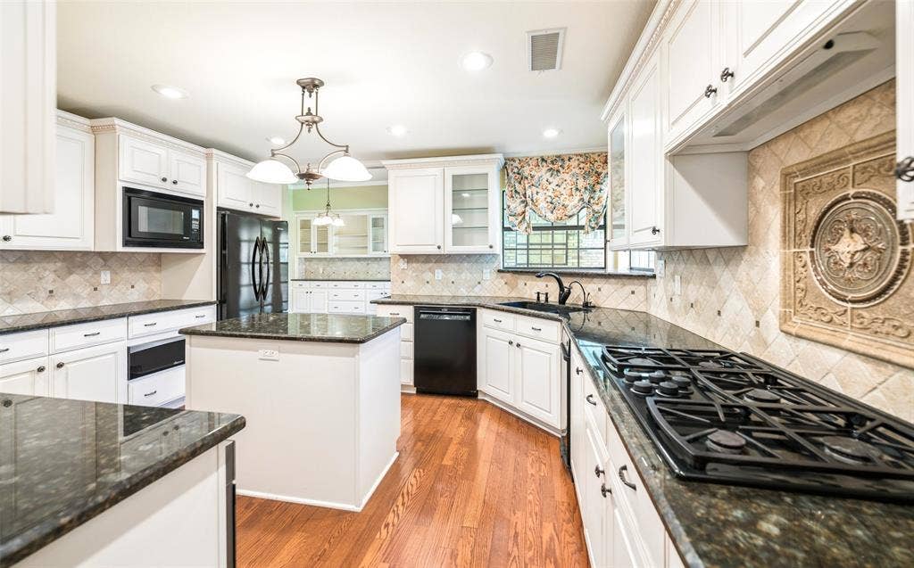 5806 London Lane, Dallas, TX 75252 5806 London Lane, Dallas, TX 75252