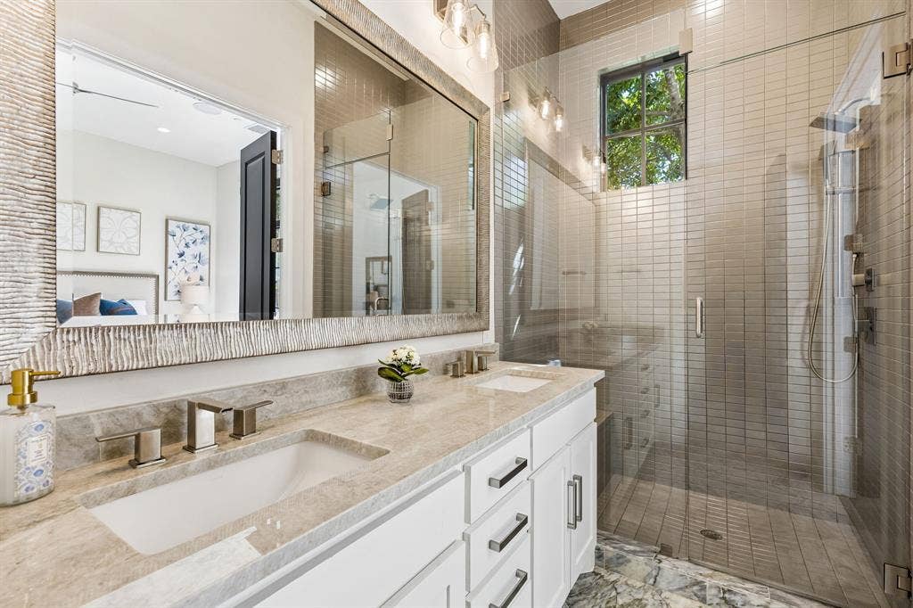 4224 Amherst Avenue, University Park, TX 75225 Downstairs-Bathroom