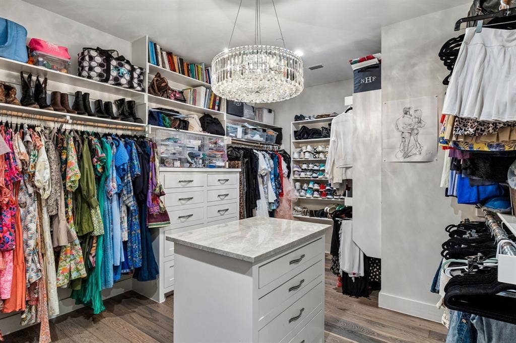 4224 Amherst Avenue, University Park, TX 75225 Primary Closet #1