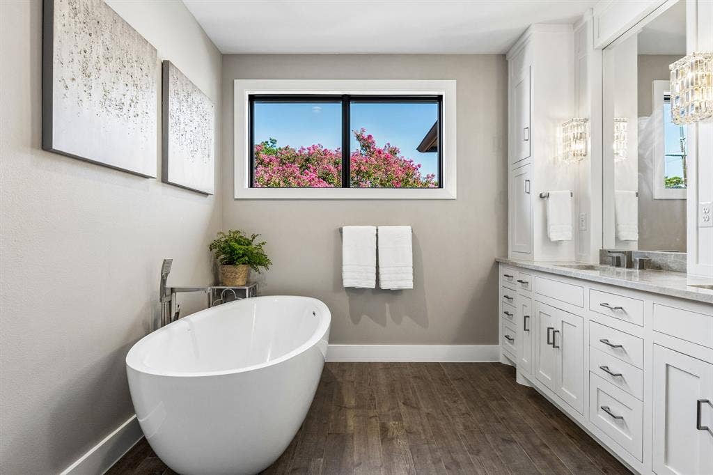 4224 Amherst Avenue, University Park, TX 75225 Primary Bathroom
