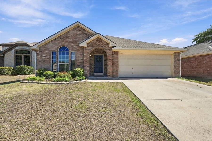 Property photo for 506 Timber Drive, Waxahachie, TX