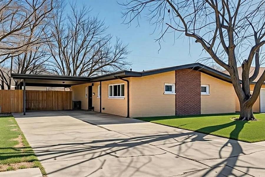 Property photo for 302 Meadow Drive, Gainesville, TX
