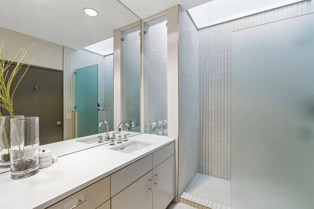 3819 Commerce Street, Dallas, TX 75226 3819 Commerce Street, Dallas, TX 75226