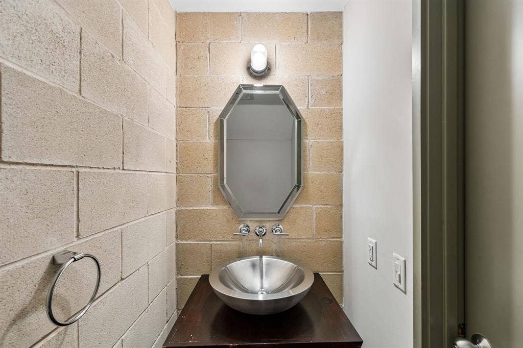 3819 Commerce Street, Dallas, TX 75226 3819 Commerce Street, Dallas, TX 75226