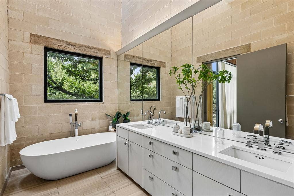 3819 Commerce Street, Dallas, TX 75226 3819 Commerce Street, Dallas, TX 75226