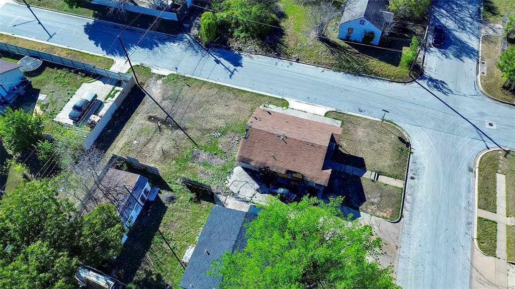 2745 S Jones Street, Fort Worth, TX 76104 Additional content