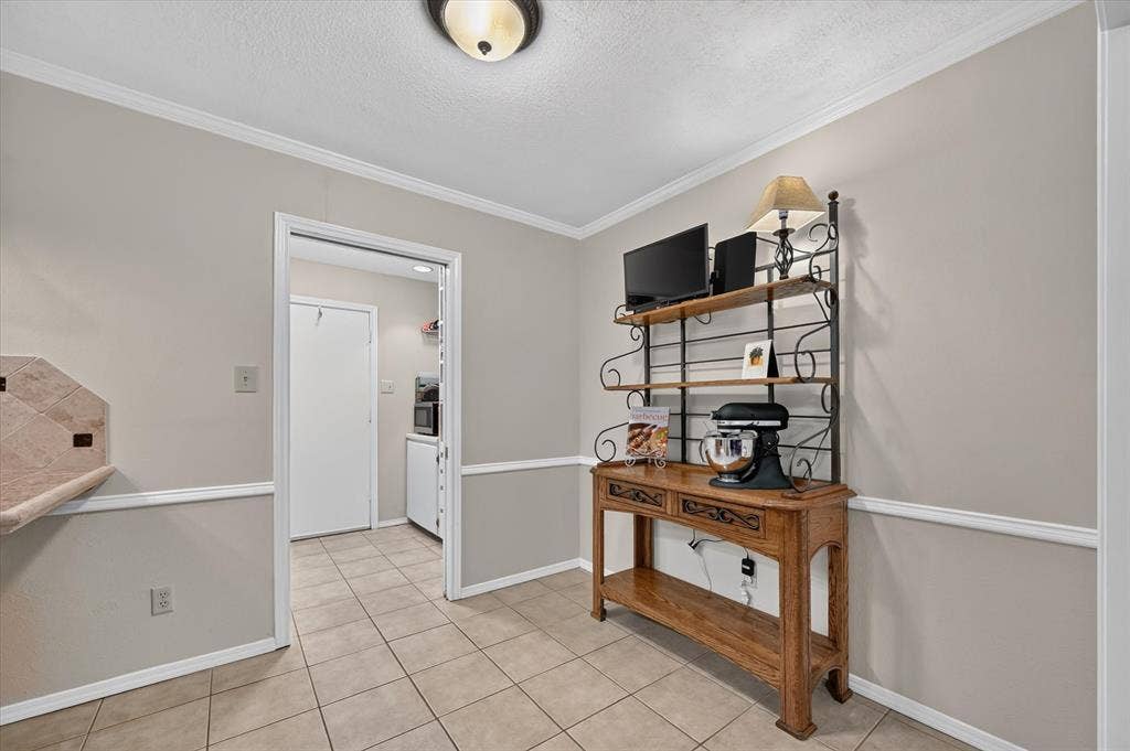 Another view of the breakfast area that is off of the laundry room.