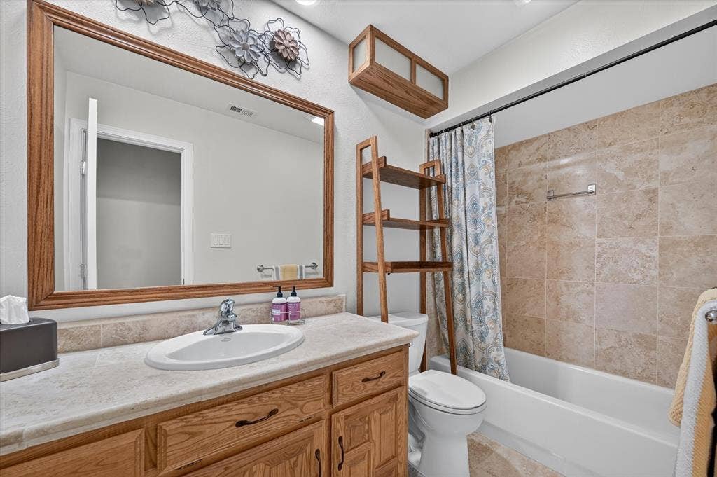 Downstairs hall bathroom that also has a tub.