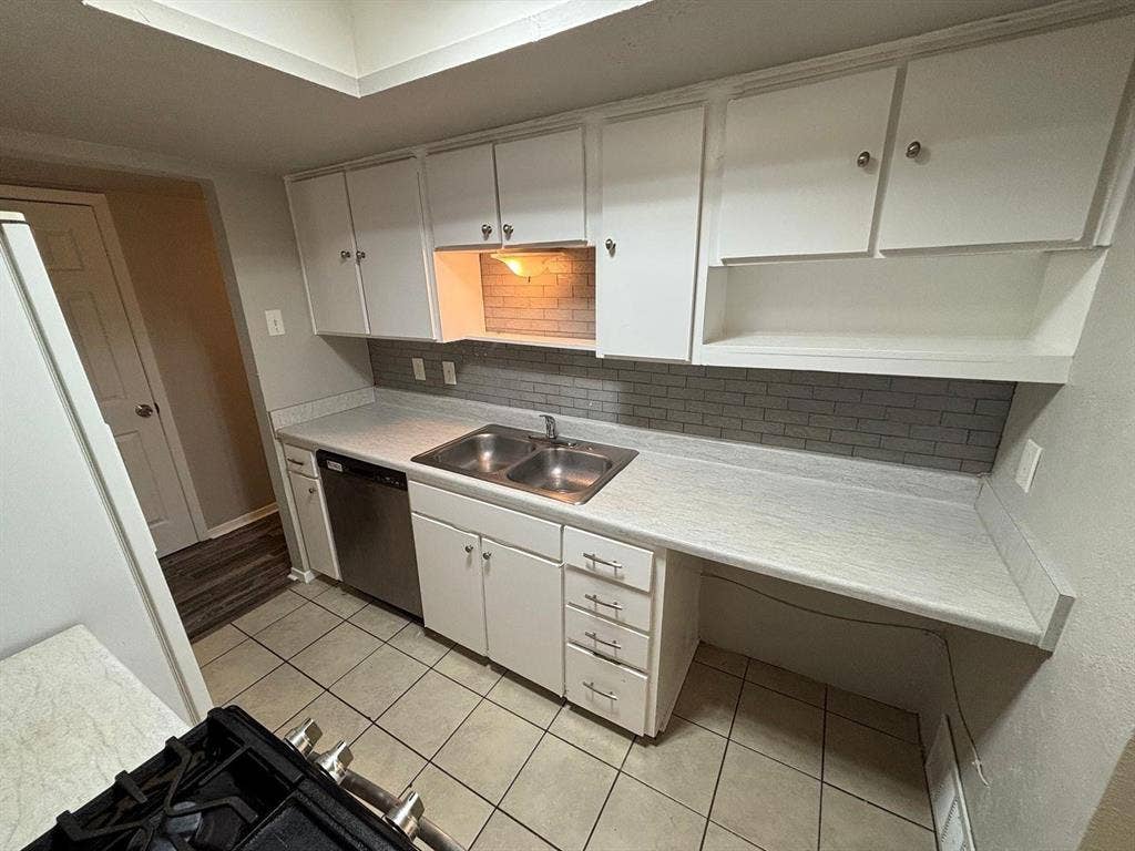 2522 Cunningham Street, Irving, TX 75062 2522 Cunningham Street, Irving, TX 75062