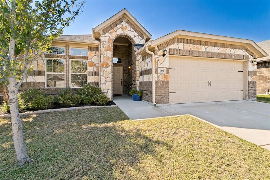 Property photo for 300 Balcones Drive, Fort Worth, TX