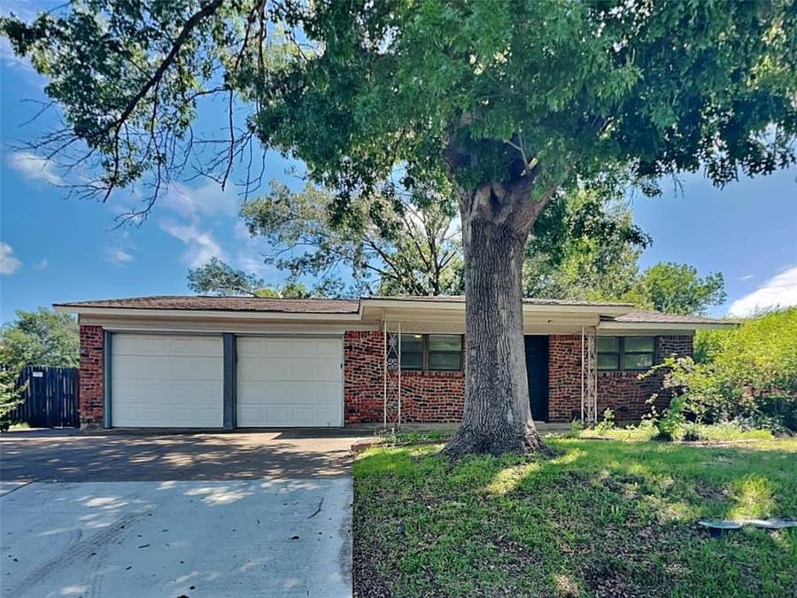 Property photo for 605 Thompson Drive, Saginaw, TX
