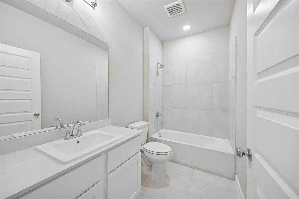 1321 Companero Street, Haslet, TX 76052 Bathroom in the Stanley II home plan – REPRESENTATIVE PHOTO